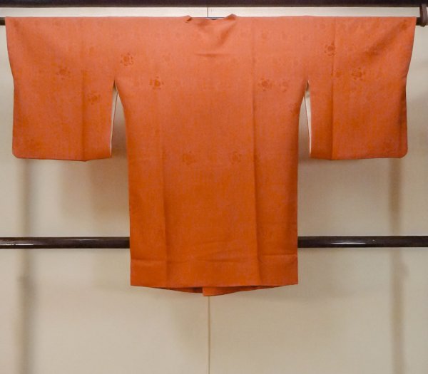 画像2: O0201B 女性用道行  シルク（正絹） 光沢のある橙色, 唐花 【中古】【USED】【リサイクル】 ★★★☆☆【O0201B】 (2)