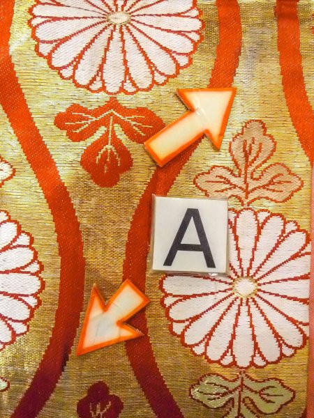 画像11: O0207K 半幅帯 女性用着物 シルク（正絹）  光沢のある 金色 菊 【中古】 【USED】 【リサイクル】 ★★☆☆☆ (11)