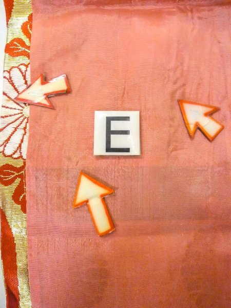 画像15: O0207K 半幅帯 女性用着物 シルク（正絹）  光沢のある 金色 菊 【中古】 【USED】 【リサイクル】 ★★☆☆☆ (15)