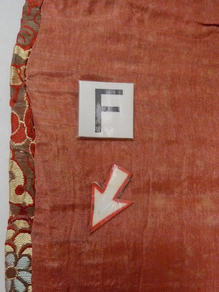 画像16: O0207L 半幅帯 女性用着物 シルク（正絹）  茶色み 灰色 菊 【中古】 【USED】 【リサイクル】 ★☆☆☆☆ (16)