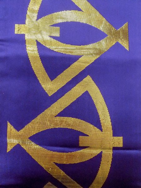 画像2: O0208D 半幅帯 女性用着物 シルク（正絹）  光沢のある 紫色 扇 【中古】 【USED】 【リサイクル】 ★★★☆☆ (2)