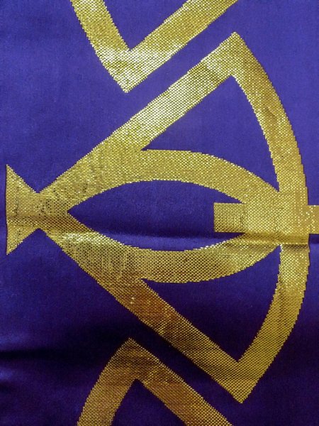 画像4: O0208D 半幅帯 女性用着物 シルク（正絹）  光沢のある 紫色 扇 【中古】 【USED】 【リサイクル】 ★★★☆☆ (4)