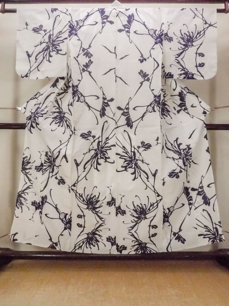 画像1: O0218L 女性用浴衣（日本製）  綿麻 オフ　ホワイト, 菊 【中古】【USED】【リサイクル】 ★★☆☆☆【O0218L】 (1)