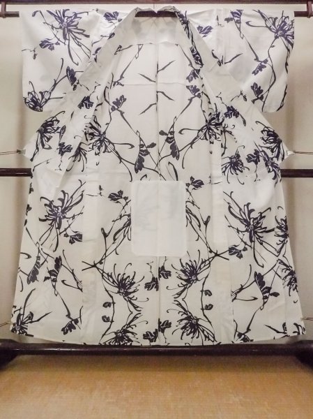 画像2: O0218L 女性用浴衣(日本製)  綿麻 オフ ホワイト, 菊 【中古】【USED】【リサイクル】 ★★☆☆☆【O0218L】 (2)