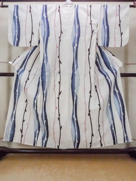 画像1: O0218N 女性用浴衣（日本製）  綿麻 オフ　ホワイト, 抽象的模様 【中古】【USED】【リサイクル】 ★☆☆☆☆【O0218N】 (1)