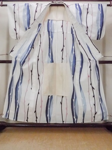 画像2: O0218N 女性用浴衣(日本製)  綿麻 オフ ホワイト, 抽象的模様 【中古】【USED】【リサイクル】 ★☆☆☆☆【O0218N】 (2)