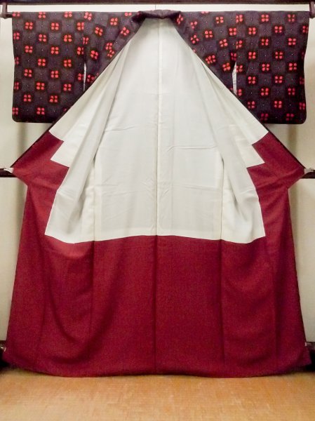 画像2: O0218U 女性用小紋  シルク（正絹） 茶色み黒, 花 【中古】【USED】【リサイクル】 ★★★★☆【O0218U】 (2)