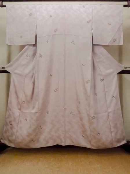 画像1: O0218V 女性用小紋  シルク（正絹） 光沢のあるオフ　ホワイト, 菊 【中古】【USED】【リサイクル】 ★☆☆☆☆【O0218V】 (1)