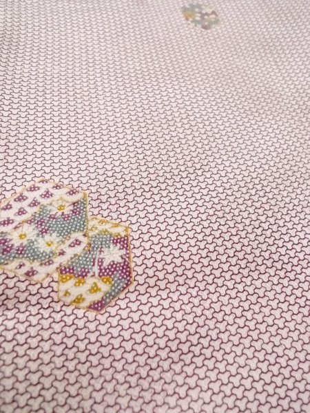 画像9: O0218V 女性用小紋  シルク（正絹） 光沢のあるオフ　ホワイト, 菊 【中古】【USED】【リサイクル】 ★☆☆☆☆【O0218V】 (9)