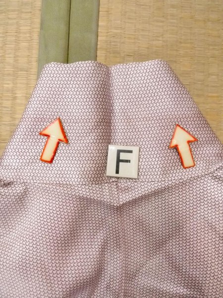 画像19: O0218V 女性用小紋  シルク（正絹） 光沢のあるオフ　ホワイト, 菊 【中古】【USED】【リサイクル】 ★☆☆☆☆【O0218V】 (19)