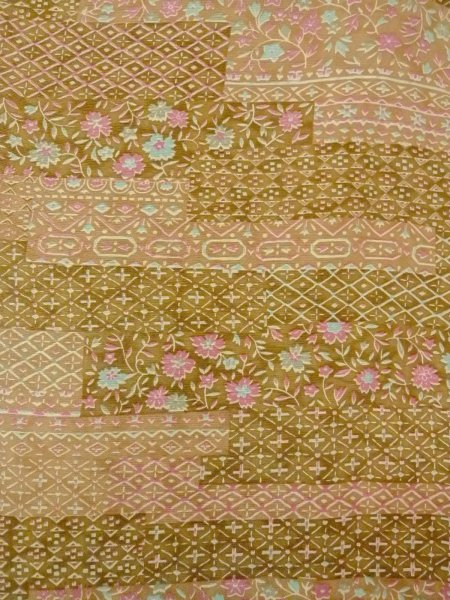 画像3: O0219A 女性用小紋  シルク（正絹） ベージュ, ききょう 【中古】【USED】【リサイクル】 ★★★★☆【O0219A】 (3)