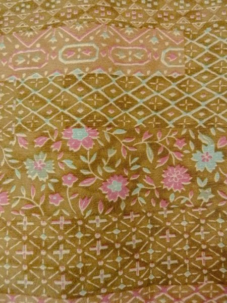 画像7: O0219A 女性用小紋  シルク（正絹） ベージュ, ききょう 【中古】【USED】【リサイクル】 ★★★★☆【O0219A】 (7)