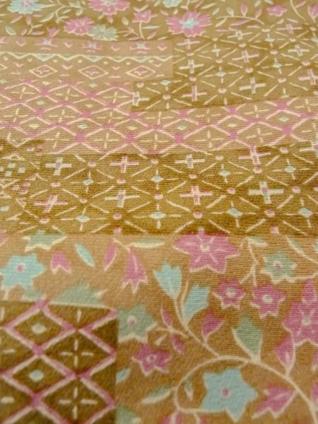 画像9: O0219A 女性用小紋  シルク（正絹） ベージュ, ききょう 【中古】【USED】【リサイクル】 ★★★★☆【O0219A】 (9)