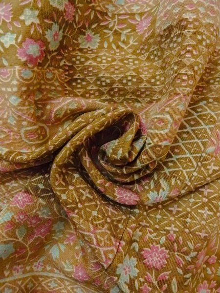 画像11: O0219A 女性用小紋  シルク（正絹） ベージュ, ききょう 【中古】【USED】【リサイクル】 ★★★★☆【O0219A】 (11)