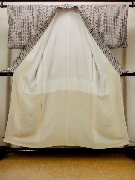 画像2: O0219C 女性用小紋  シルク（正絹） オフ　ホワイト, 小さな点々 【中古】【USED】【リサイクル】 ★☆☆☆☆【O0219C】 (2)