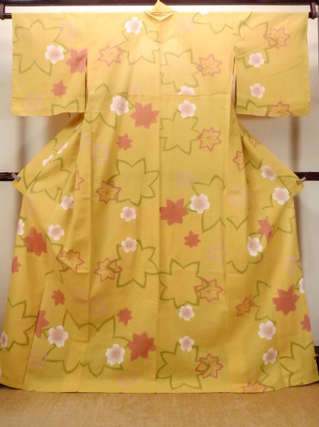 画像1: O0228B 女性用浴衣（日本製）  綿麻 灰色がかった黄色, 桜 【中古】【USED】【リサイクル】 ★★★★☆【O0228B】 (1)