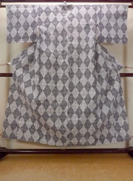画像1: O0228J 女性用浴衣（日本製）  綿麻 白, 線 【中古】【USED】【リサイクル】 ★☆☆☆☆【O0228J】 (1)
