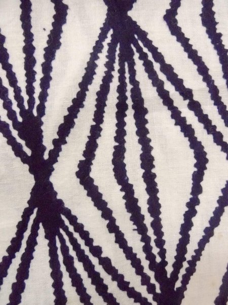 画像7: O0228K 女性用浴衣（日本製）  綿 白, 幾何学模様 【中古】【USED】【リサイクル】 ★★★☆☆【O0228K】 (7)