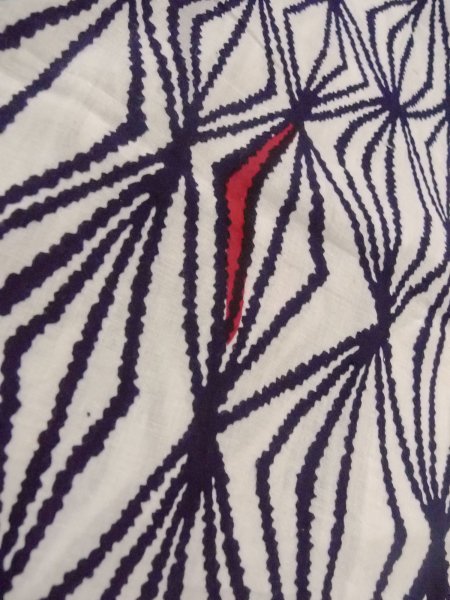 画像8: O0228K 女性用浴衣（日本製）  綿 白, 幾何学模様 【中古】【USED】【リサイクル】 ★★★☆☆【O0228K】 (8)