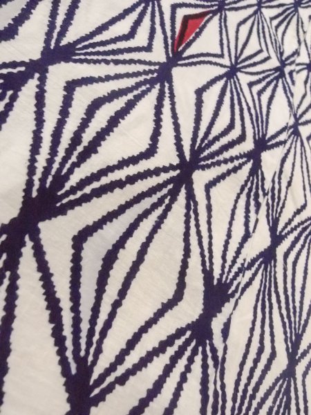 画像9: O0228K 女性用浴衣（日本製）  綿 白, 幾何学模様 【中古】【USED】【リサイクル】 ★★★☆☆【O0228K】 (9)