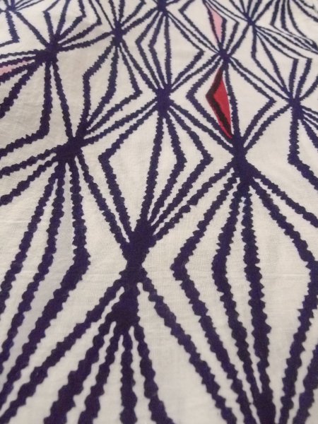 画像10: O0228K 女性用浴衣（日本製）  綿 白, 幾何学模様 【中古】【USED】【リサイクル】 ★★★☆☆【O0228K】 (10)