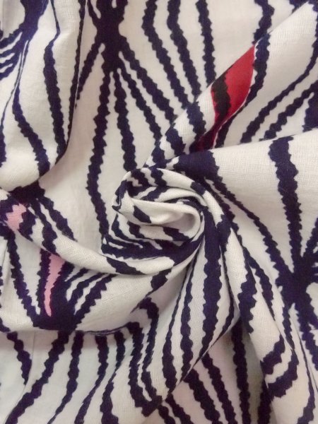 画像11: O0228K 女性用浴衣（日本製）  綿 白, 幾何学模様 【中古】【USED】【リサイクル】 ★★★☆☆【O0228K】 (11)