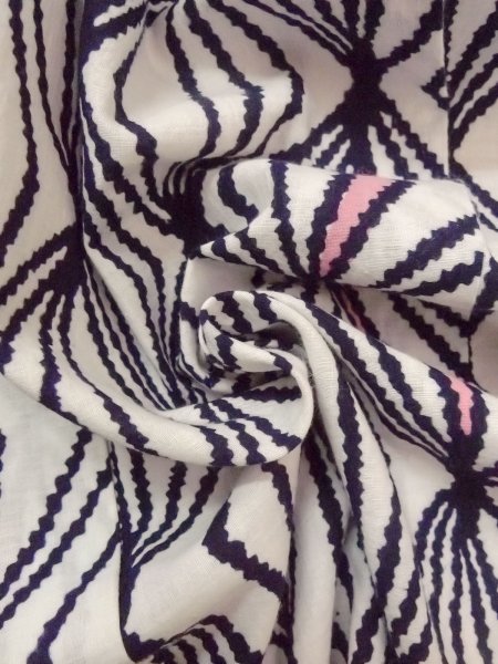 画像12: O0228K 女性用浴衣（日本製）  綿 白, 幾何学模様 【中古】【USED】【リサイクル】 ★★★☆☆【O0228K】 (12)