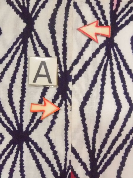 画像14: O0228K 女性用浴衣（日本製）  綿 白, 幾何学模様 【中古】【USED】【リサイクル】 ★★★☆☆【O0228K】 (14)