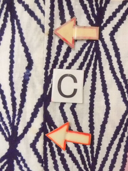 画像16: O0228K 女性用浴衣（日本製）  綿 白, 幾何学模様 【中古】【USED】【リサイクル】 ★★★☆☆【O0228K】 (16)