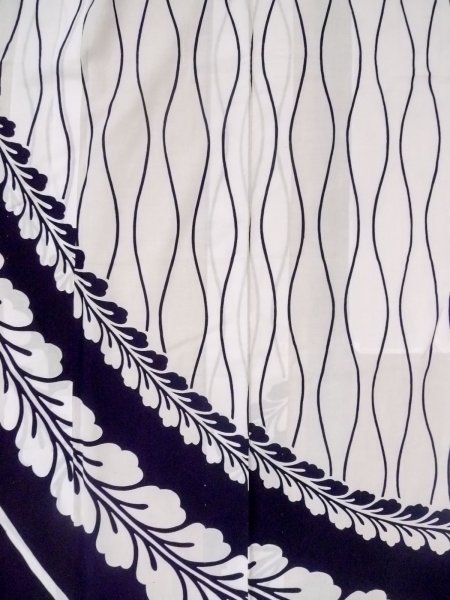 画像3: O0228M 女性用浴衣（日本製）  綿 白, 花 【中古】【USED】【リサイクル】 ★★★☆☆【O0228M】 (3)