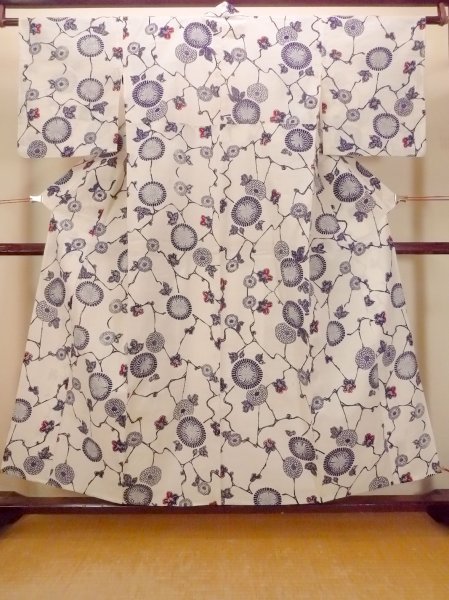 画像1: O0228O 女性用注染浴衣  麻 白, 菊 【中古】【USED】【リサイクル】 ★★☆☆☆【O0228O】 (1)