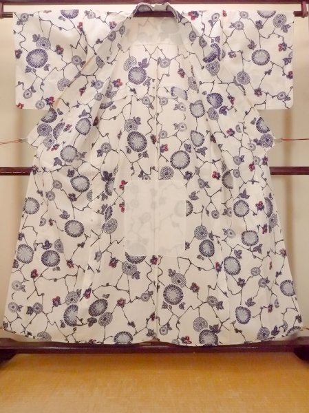 画像2: O0228O 女性用注染浴衣  麻 白, 菊 【中古】【USED】【リサイクル】 ★★☆☆☆【O0228O】 (2)