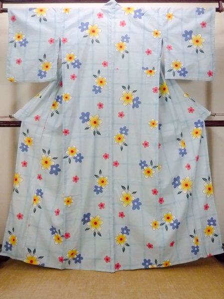 画像1: O0228Q 女性用浴衣（海外製）  綿 薄い水色, 花 【中古】【USED】【リサイクル】 ★★★☆☆【O0228Q】 (1)