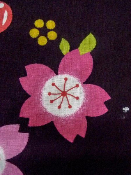 画像5: O0228R 女性用浴衣（海外製）  綿 黒, 桜 【中古】【USED】【リサイクル】 ★★★☆☆【O0228R】 (5)