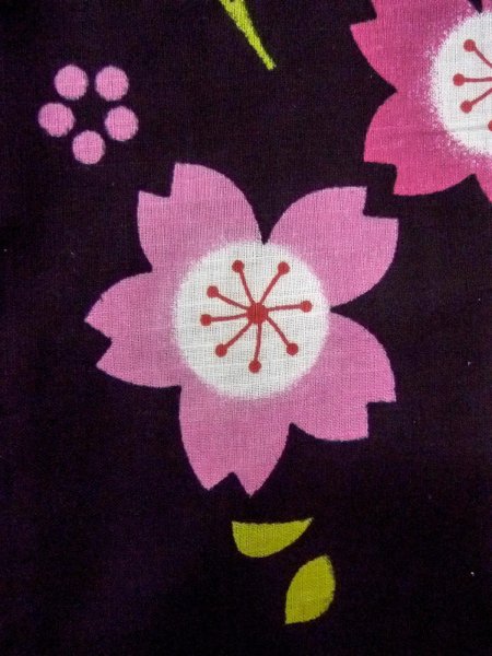 画像6: O0228R 女性用浴衣（海外製）  綿 黒, 桜 【中古】【USED】【リサイクル】 ★★★☆☆【O0228R】 (6)