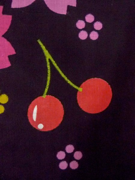 画像7: O0228R 女性用浴衣（海外製）  綿 黒, 桜 【中古】【USED】【リサイクル】 ★★★☆☆【O0228R】 (7)