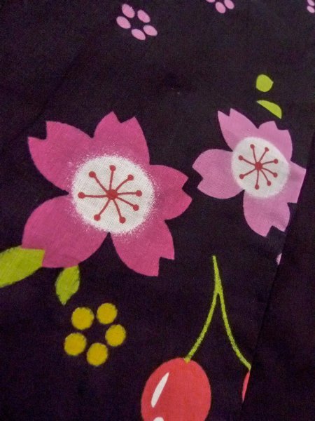 画像8: O0228R 女性用浴衣（海外製）  綿 黒, 桜 【中古】【USED】【リサイクル】 ★★★☆☆【O0228R】 (8)