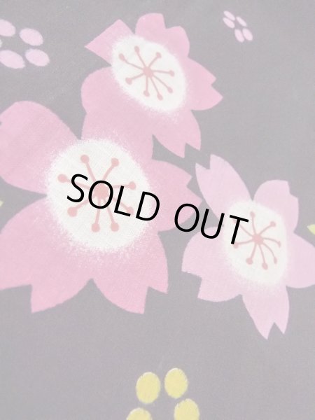 画像9: O0228R 女性用浴衣（海外製）  綿 黒, 桜 【中古】【USED】【リサイクル】 ★★★☆☆【O0228R】 (9)