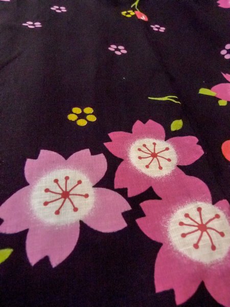 画像10: O0228R 女性用浴衣（海外製）  綿 黒, 桜 【中古】【USED】【リサイクル】 ★★★☆☆【O0228R】 (10)