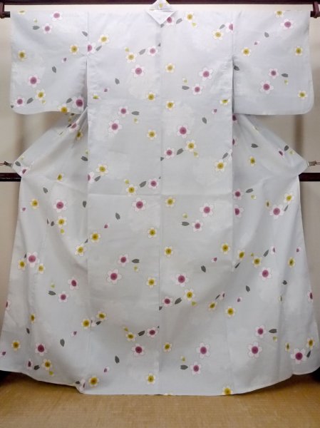 画像1: O0228U 女性用浴衣（海外製）  麻 薄い灰色, 桜 【中古】【USED】【リサイクル】 ★☆☆☆☆【O0228U】 (1)