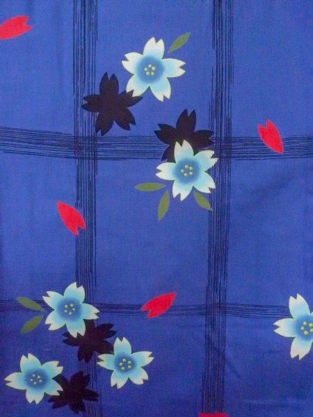 画像4: O0228V 女性用浴衣（海外製）  綿 深い藍, 桜 【中古】【USED】【リサイクル】 ★★★☆☆【O0228V】 (4)