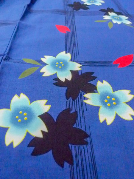 画像10: O0228V 女性用浴衣（海外製）  綿 深い藍, 桜 【中古】【USED】【リサイクル】 ★★★☆☆【O0228V】 (10)
