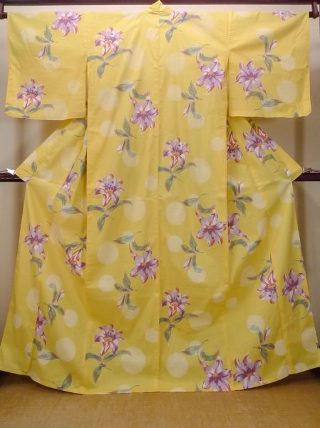 画像1: O0228Z 女性用浴衣（海外製）  綿 淡い黄色, 花 【中古】【USED】【リサイクル】 ★★★★☆【O0228Z】 (1)