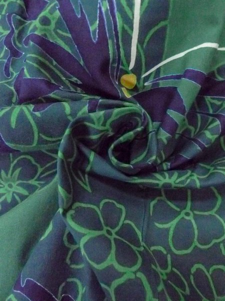 画像11: O0301B 女性用浴衣（日本製）  綿 緑色, 花 【中古】【USED】【リサイクル】 ★★★★☆【O0301B】 (11)