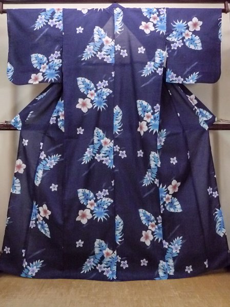 画像1: O0301C 女性用浴衣（海外製）  綿 紺, 花 【中古】【USED】【リサイクル】 ★★★★☆【O0301C】 (1)