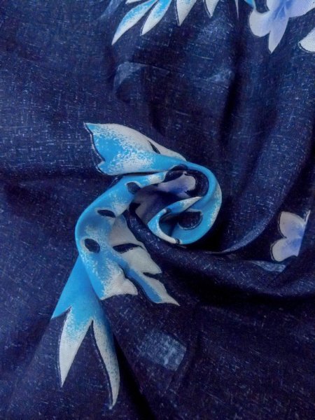 画像11: O0301C 女性用浴衣（海外製）  綿 紺, 花 【中古】【USED】【リサイクル】 ★★★★☆【O0301C】 (11)