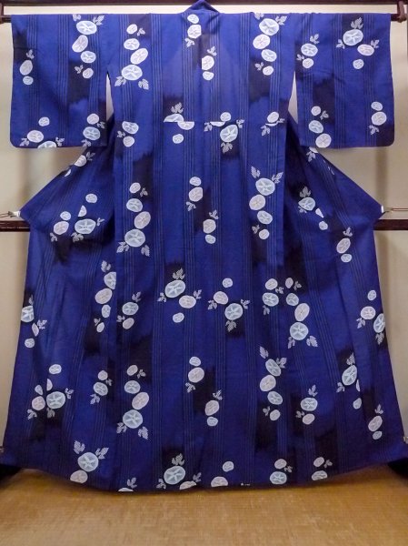 画像1: O0301D 女性用浴衣（海外製）  綿 深い青, 花 【中古】【USED】【リサイクル】 ★★★☆☆【O0301D】 (1)