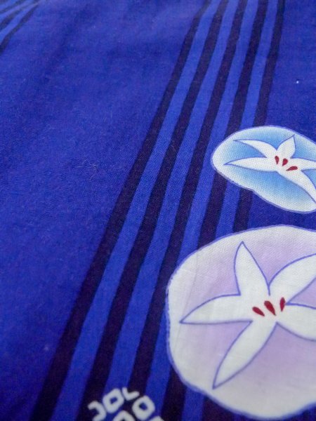 画像10: O0301D 女性用浴衣（海外製）  綿 深い青, 花 【中古】【USED】【リサイクル】 ★★★☆☆【O0301D】 (10)
