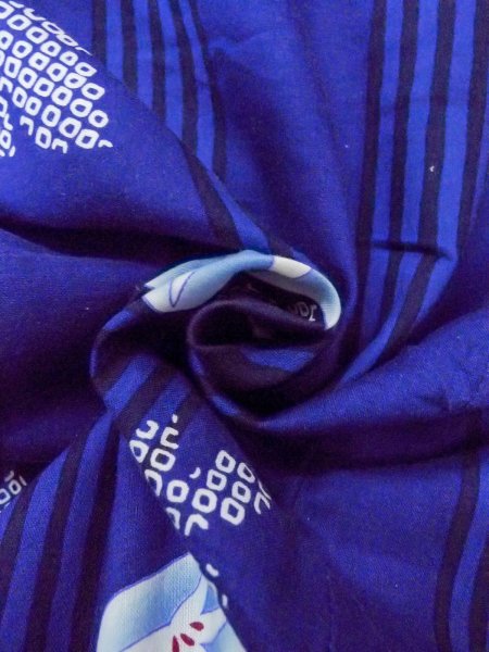 画像12: O0301D 女性用浴衣（海外製）  綿 深い青, 花 【中古】【USED】【リサイクル】 ★★★☆☆【O0301D】 (12)