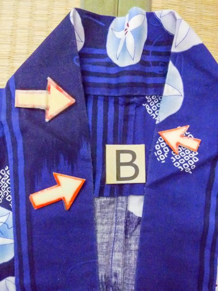 画像15: O0301D 女性用浴衣（海外製）  綿 深い青, 花 【中古】【USED】【リサイクル】 ★★★☆☆【O0301D】 (15)